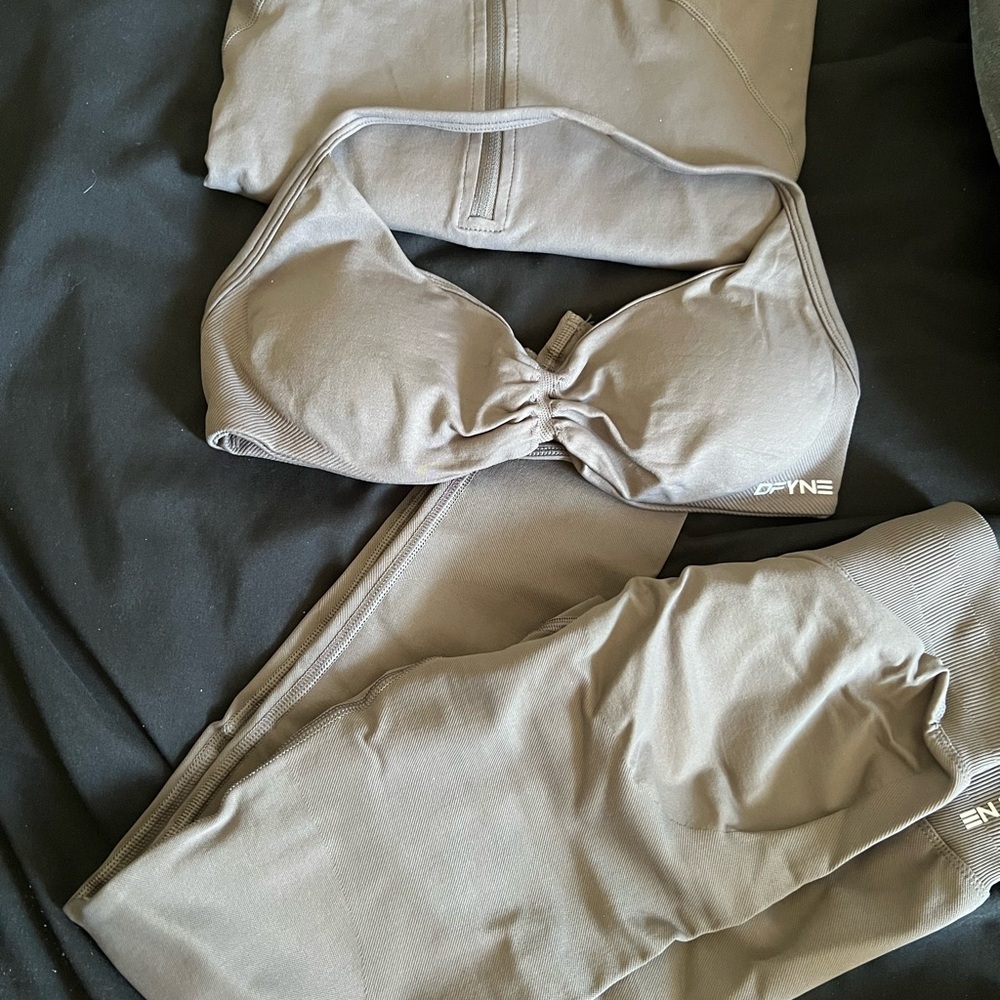Seamless Taupe Activewear Set - Jacket, Sports Bra & High-Waist Leggings - Picture 3 of 3